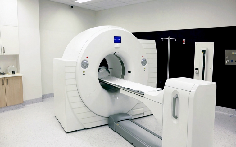 PET MRI DEVICE