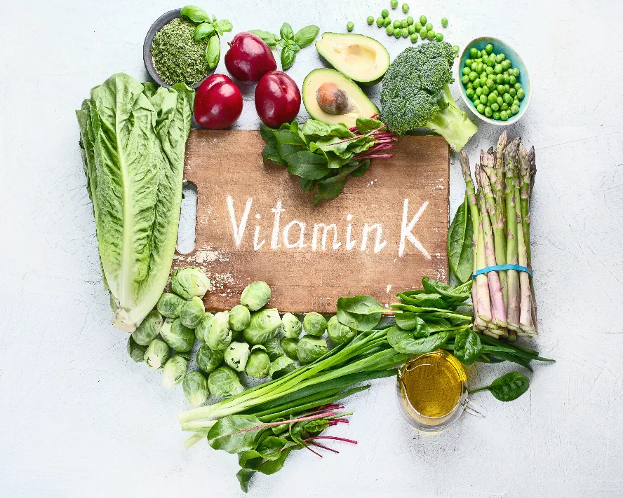 K Vitamini Nedir? Hangi Besinlerde Bulunur? Eksikliği ve Faydaları